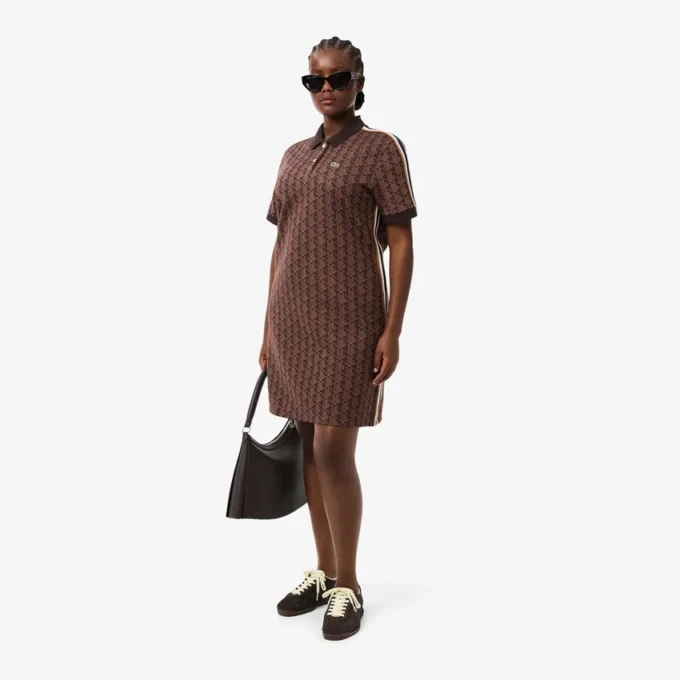 Vestido polo de corte entallado con monograma para mujer
