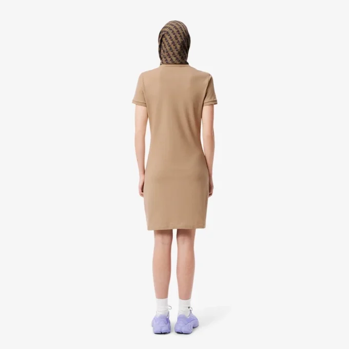 Vestido polo mini de piqué elástico de corte ajustado para mujer