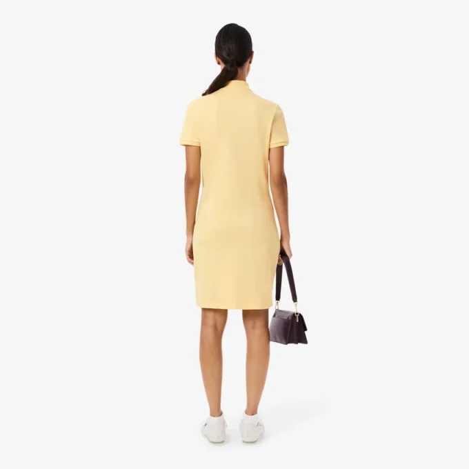 Vestido polo mini de piqué elástico de corte ajustado para mujer